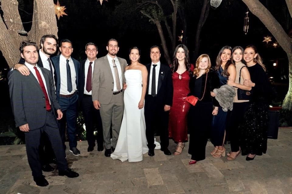 José Luis Ballí, Gerardo Chapa, Guillermo Maltos, Andrés Marcelo Sada, Fernando Galarza, LOS NOVIOS, Jacqueline Kane, Regina Saldívar, Isabel Bravo, Viviana Madero y Carolina Cavazos