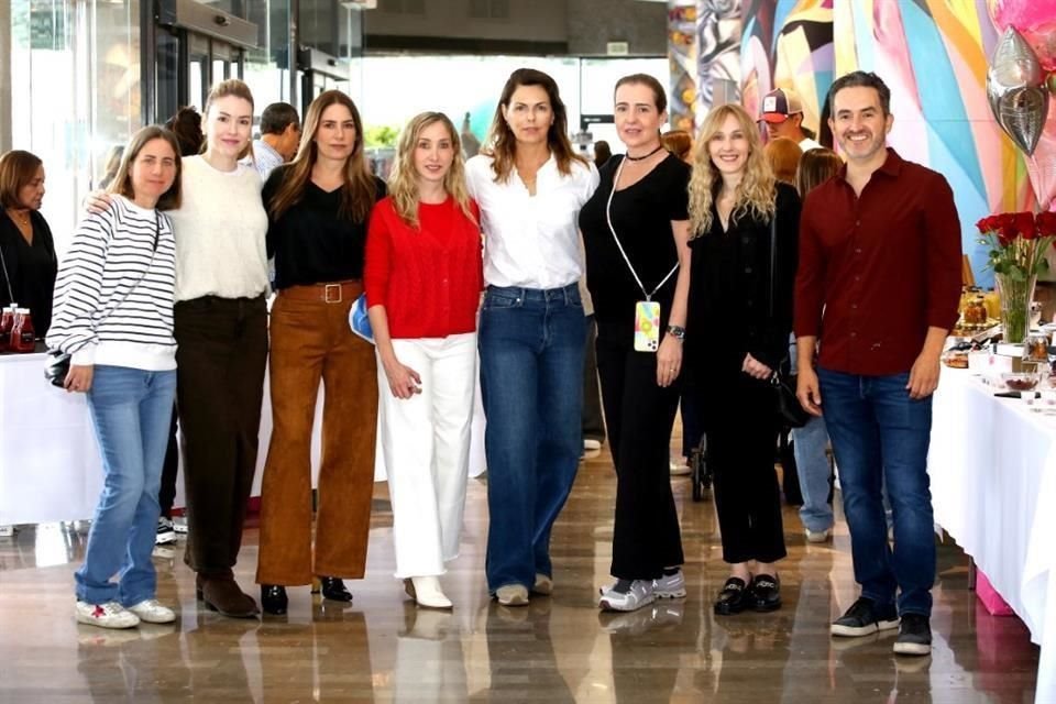 Tere Lobeira, Gaby Espinoza, Alejandra Hinojosa, Isamar Gutiérrez, Rosa María Oliver, Karla Ferrigno, Lorena Gutiérrez y Luis Guajardo