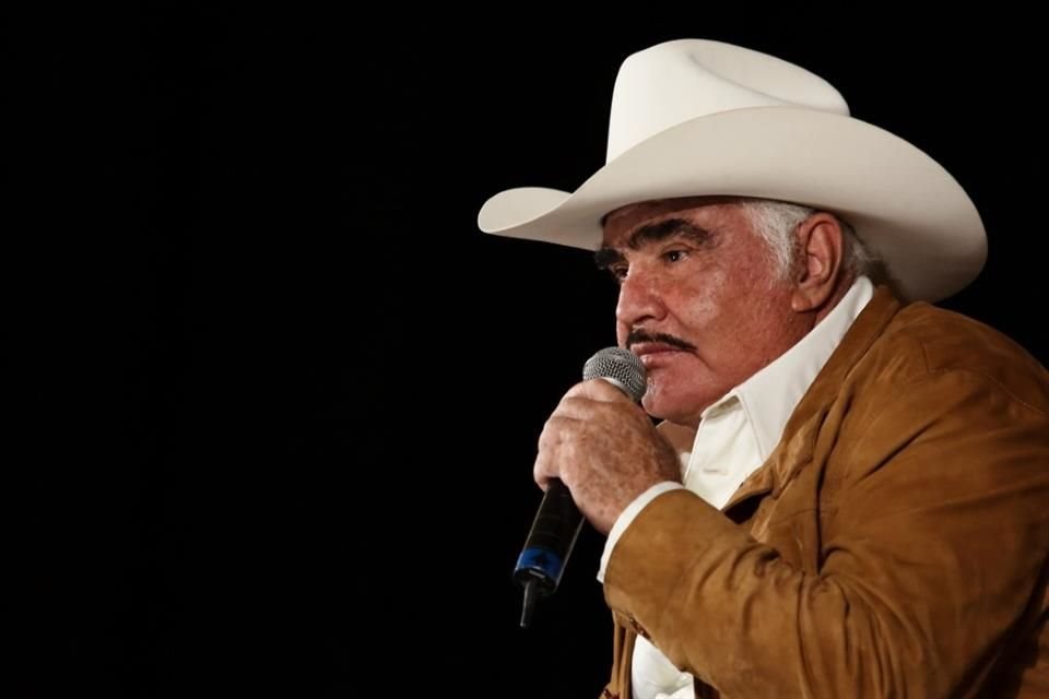 Este jueves salió a la luz el disco 'Vicente Fernández Con Banda', parte del acervo que dejó grabado desde mucho antes de su partida.