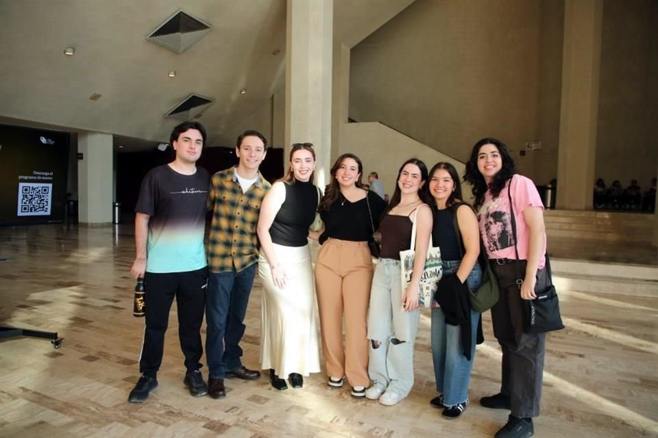 Andrés Mayorga, Javier Diego, Edna Tavares, Regina Nájera, Marieli Mayorga, Fernanda Rodríguez y Valeria Salinas