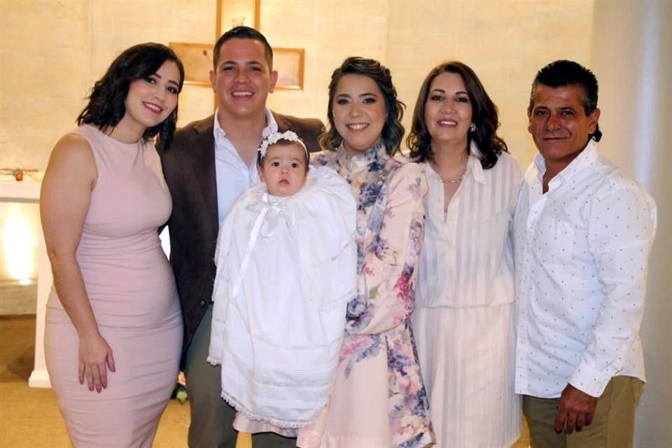 Andrea Gutiérrez, Ervin Gutiérrez, Renata Gutiérrez Villagrán, Mariana Villagrán, Patricia González y Ervin Gutiérrez