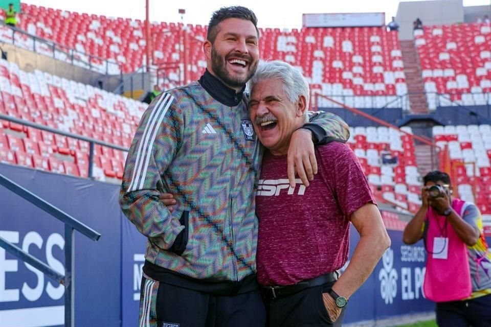 El reencuentro entre dos históricos de Tigres, Gignac (izq.) y el ex técnico de los auriazules, Ricardo Ferretti, ahora comentarista de una cadena de TV.