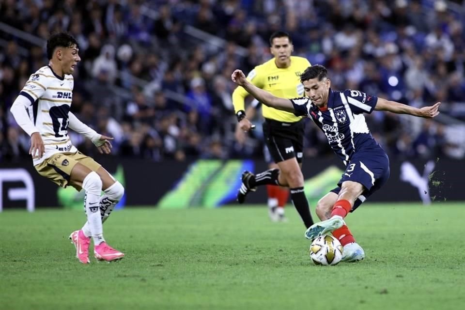 Rayados batalló para descifrar a Pumas, que fue mejor en el primer tiempo.