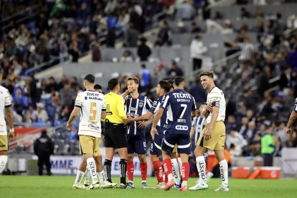 Repasa las acciones del primer tiempo en el Rayados-Pumas.