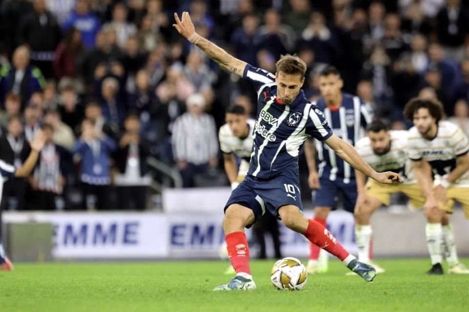 El español cobró de gran forma el penal para darle la ventaja a Rayados.