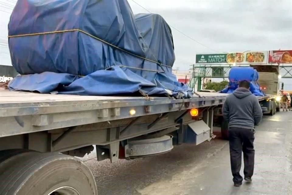 El camión de la Ruta 611 San Andrés impactó a un tráiler con doble remolque.