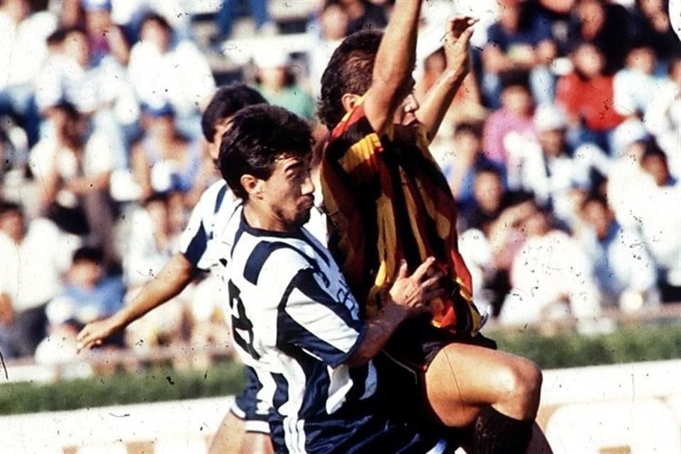 El chileno jugó con Rayados en los 90s.