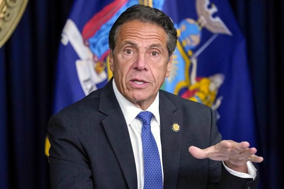 Una ex asesora del Gobernador de Nueva York Andrew Cuomo presentó una demanda criminal en su contra por un tocamiento sexual.