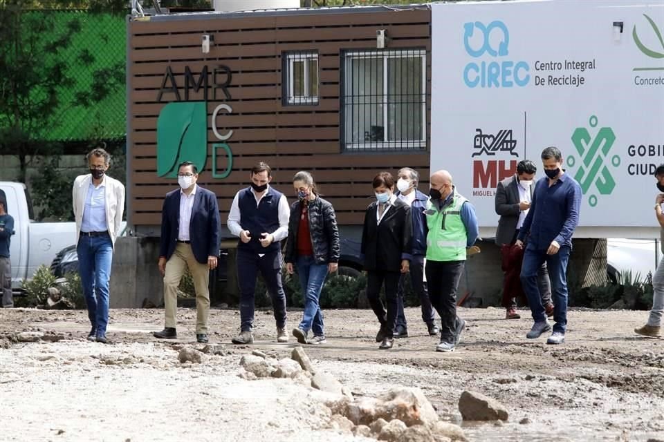 Sheinbaum enfatizó que dicha planta es capaz de procesar hasta 150 toneladas de residuos de construcción mezclados y 250 de residuos limpios en un día.