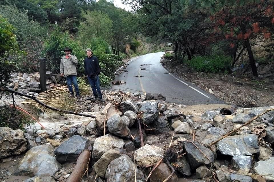 Habitantes de la Sierra de Santiago reportaron deslaves que han afectado vías de acceso a diversas comunidades.