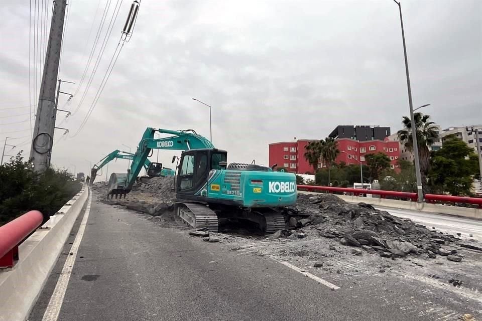 El Municipio de San Pedro arranca con los trabajos para compactar la rampa norte del puente de Avenida Morones Prieto y Jiménez.