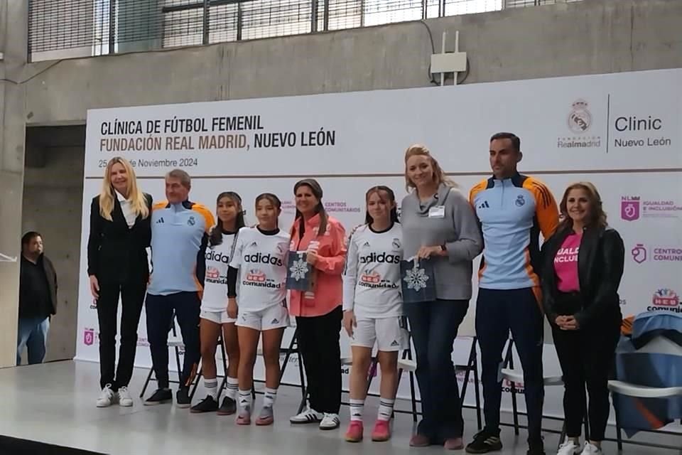 Las participantes en la clínica recibieron entrenamientos basados en metodologías de la Fundación Real Madrid.