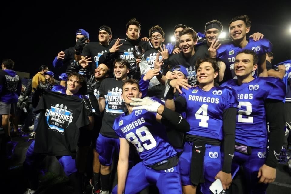 Observa los festejos de los Borregos tras coronarse tricampeones de la ONEFA a costa de los Auténticos Tigres.