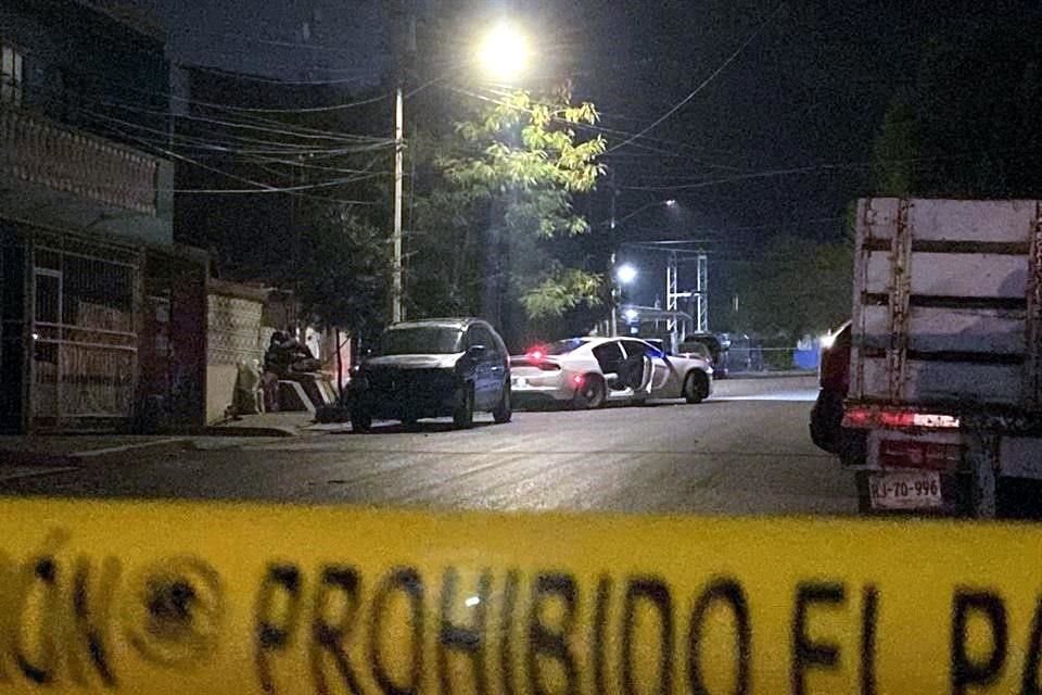Agentes ministeriales se quedaron resguardando la propiedad donde fue encontrada la mujer secuestrada.