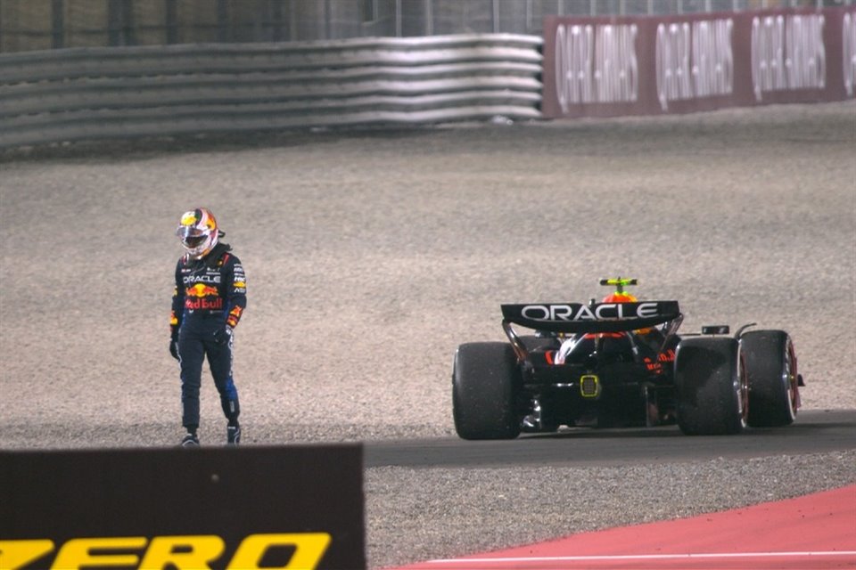 Checo Pérez abandonó el GP de Qatar tras relanzamiento.