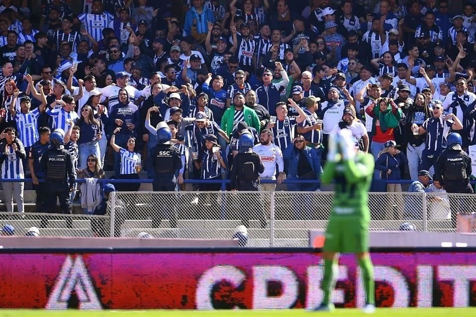 Julio González cometió un error en la parte final del partido que significó un tanto de Rayados.