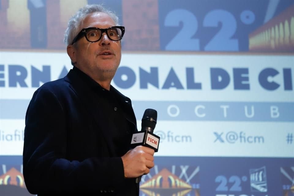 El cineasta mexicano Alfonso Cuarón reveló que una vez rechazó dirigir una película de James Bond, luego de hablar con un colega famoso.