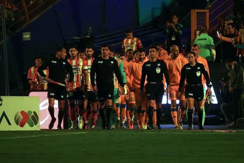 La salida de los contendientes para el duelo de vuelta de los Cuartos de Final.