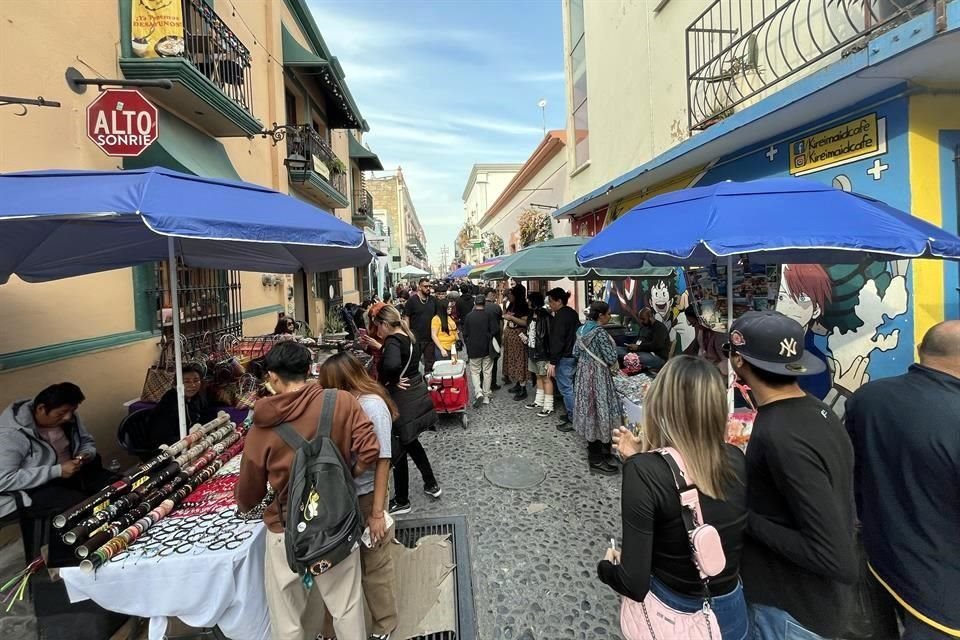 El corredor inició en marzo del 2004 en el Barrio Antiguo, y en junio de 2009 la administración del panista Adalberto Madero avaló lineamientos para formalizar el espacio.