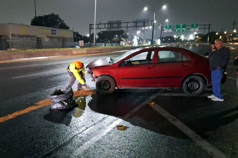 El choque ocurrió en la Avenida Fidel Velázquez, en dirección a Monterrey, poco después de las 4:00 horas.