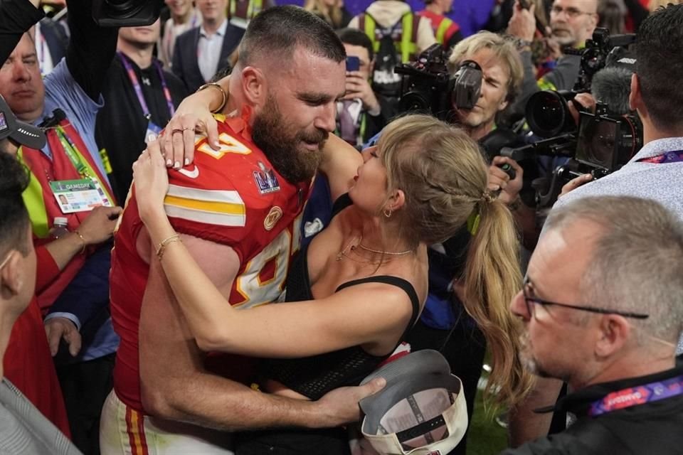 Por primera vez en su relación, Taylor Swift y Travis Kelce juntaron a sus respectivas familias para celebrar el Día de Acción de Gracias.