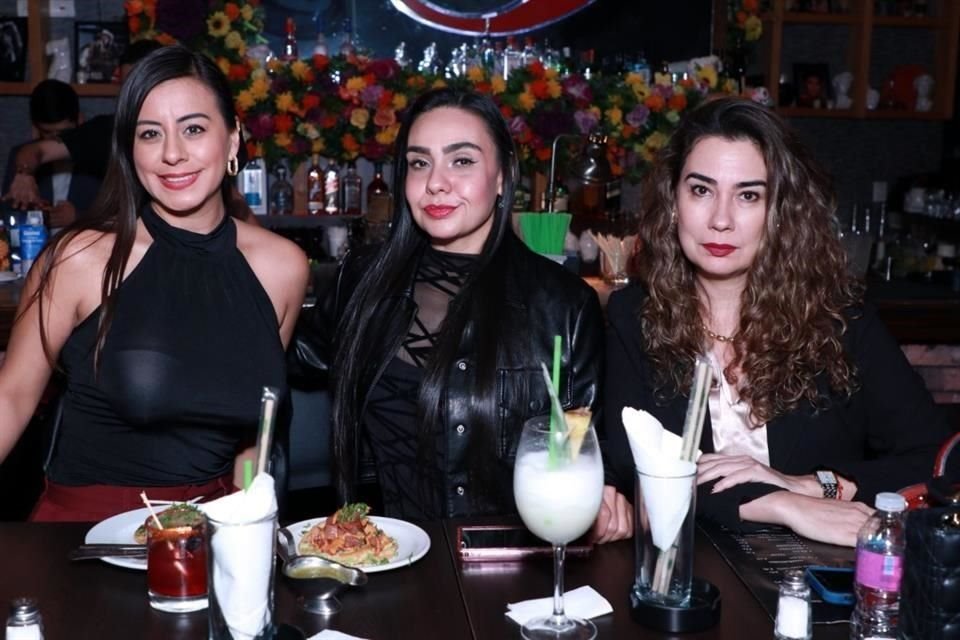 Ivet Mendoza, Dinorah Garza y Nohemí Robles