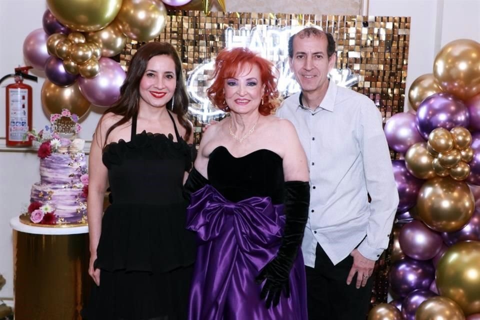 Verónica Mendoza,Blanca del Socorro Serrato Oyervides y Roberto Mendoza