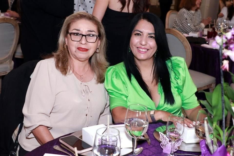 Blanca Reyna y Martha Cavazos