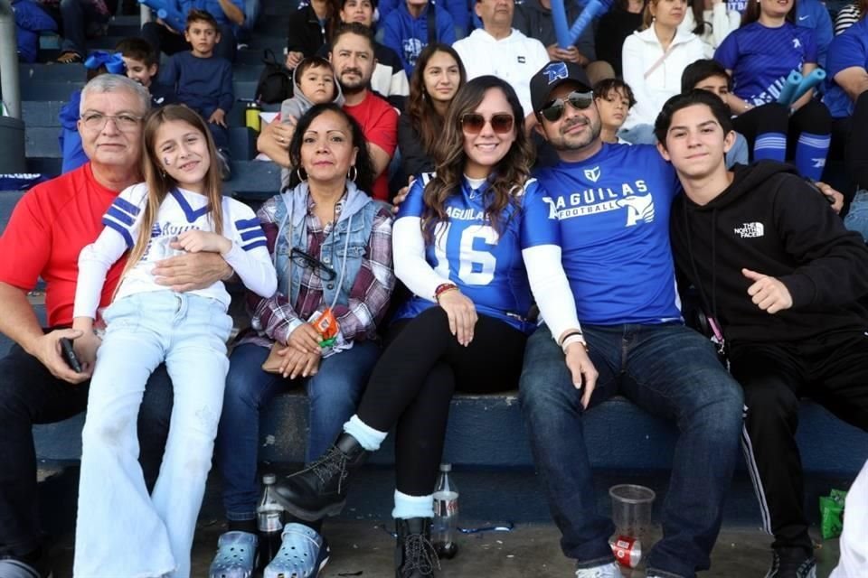 Roberto Mena, Valeria Mena, María Leticia Castrellón, Vanessa Amador, Roberto Mena y Paco Amador