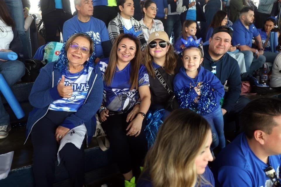 Silvia Ugarte de Siller, Susana de Siller, Marcela Yáñez, Bianca García y Ruy García