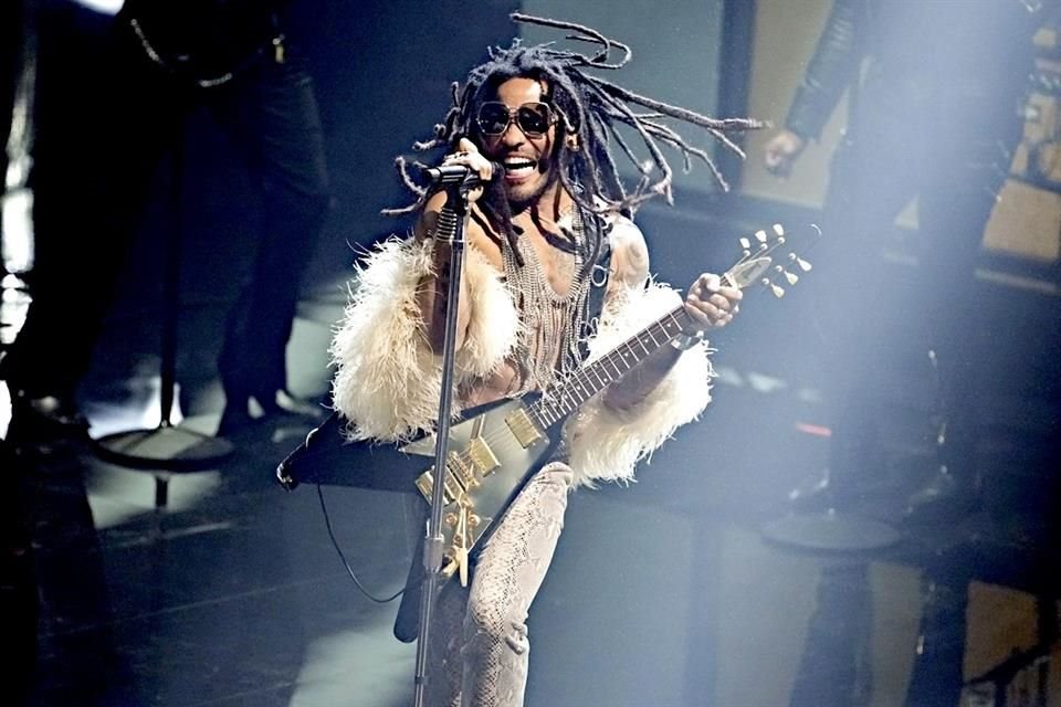 Luego de seis años de ausencia, Lenny Kravitz regresa a México para presentar su disco Blue Electric Light y poner a rockear a los capitalinos.