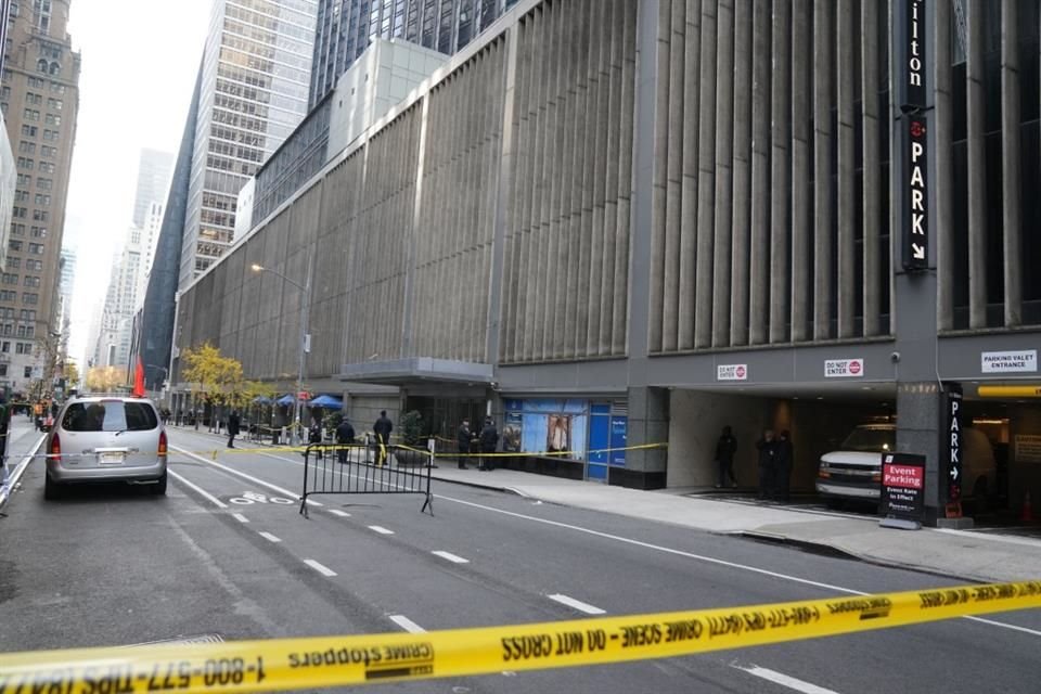 Brian Thompson, CEO de UnitedHealthcare, fue asesinado a tiros afuera de un hotel cercano a sitios turísticos en el centro de Manhattan, NY.