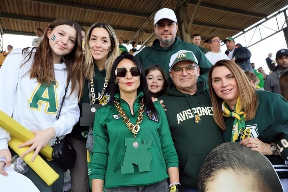 Mariana Cantú, Paulina Peña, Juan Carlos Cantú, Maribel Martínez de Labastida, José Vargas y Amanda Garza de Vargas