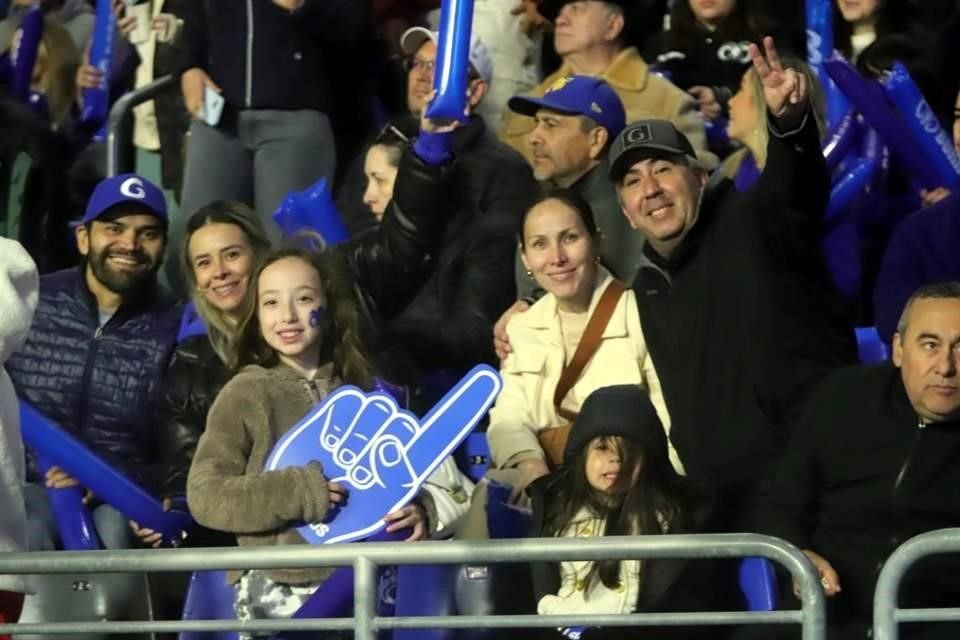 Marco Rodríguez, Caro de Rodríguez, Valentina Villarreal, Pixie de Villarreal, Roberto Villarreal y Vera Villarreal