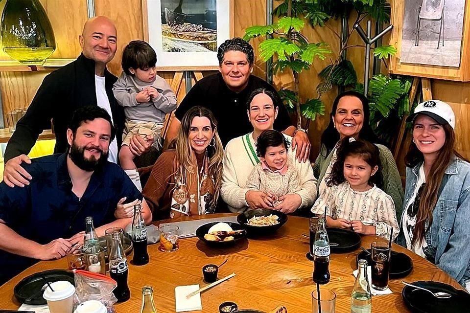 Hace dos días cumplió un año más de vida Mimi González, y para celebrar se reunió con sus familiares, quienes la llenaron de detalles y muestras de cariño.