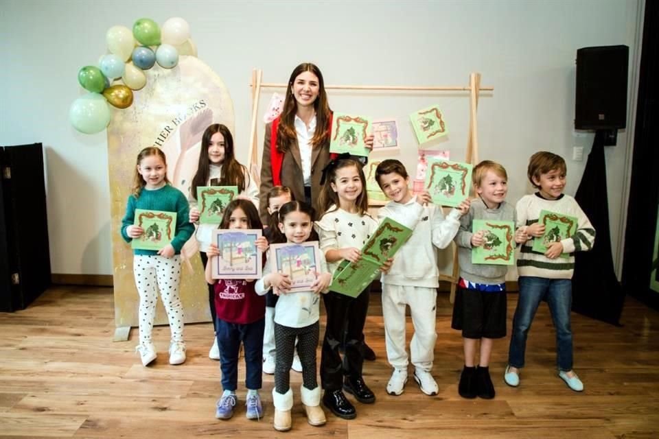 Valeria Lozano Fernández presentó su libro 'When Christmas is near'.