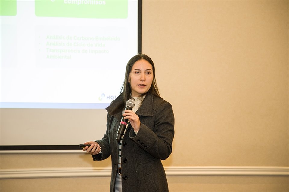 Alicia Berenice Carrillo Coordinador de Sostenibilidad Holcim México