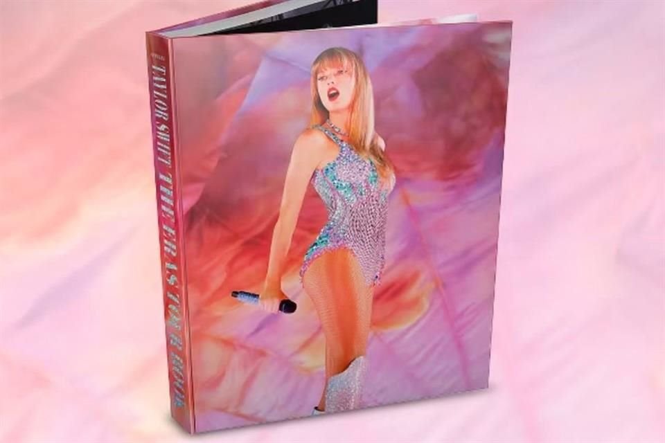 En apenas dos días, el libro oficial del 'The Eras Tour' de Taylor Swift vendió 814 mil copias en Estados Unidos, imponiendo un récord.