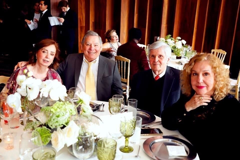 Claudia Treviño, Domingo Benavides, Miguel Albuerne y Cecilia Benavides de Albuerne