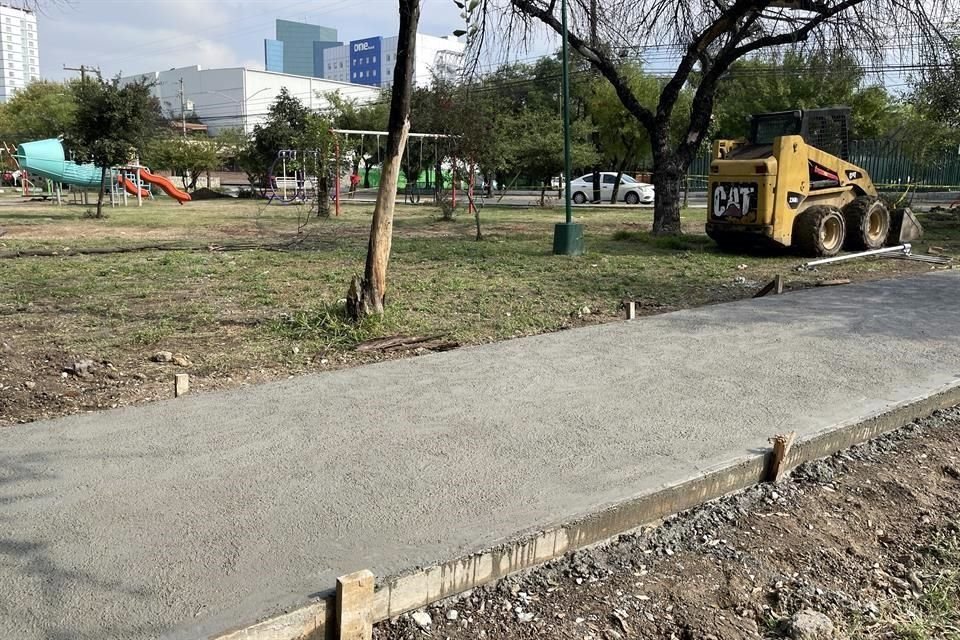 El Municipio de Monterrey se comprometió a que instalarían 39 luminarias nuevas en el área verde.