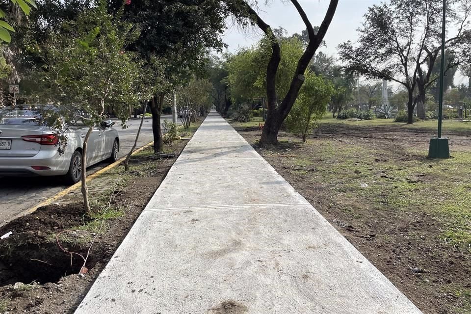 El Municipio de Monterrey se comprometió a que instalarían 39 luminarias nuevas en el área verde.