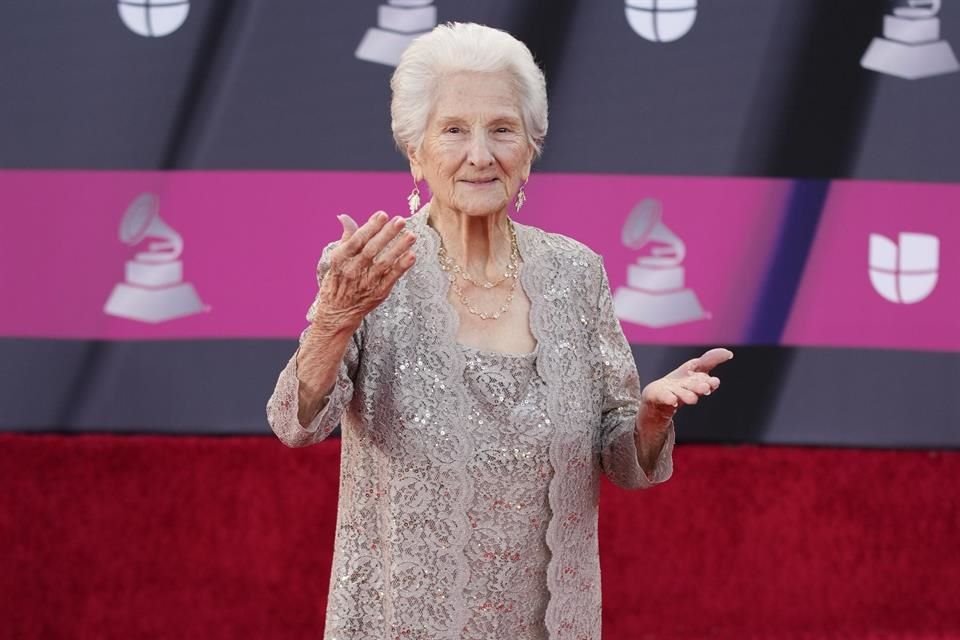 La cantante cubana, Ángela Álvarez, ganadora del Latin Grammy, murió a los 97 años, informó su nieto Carlos José Álvarez.