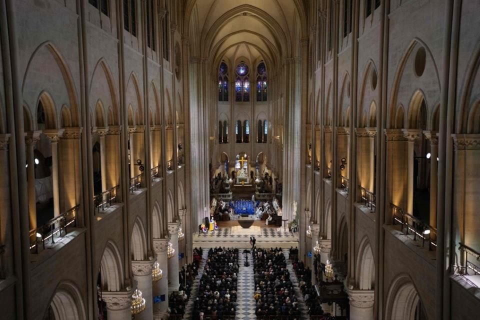 Notre Dame resurge tras el incendio con un concierto que fusionó música clásica, pop, góspel y un impresionante show de videomapping.