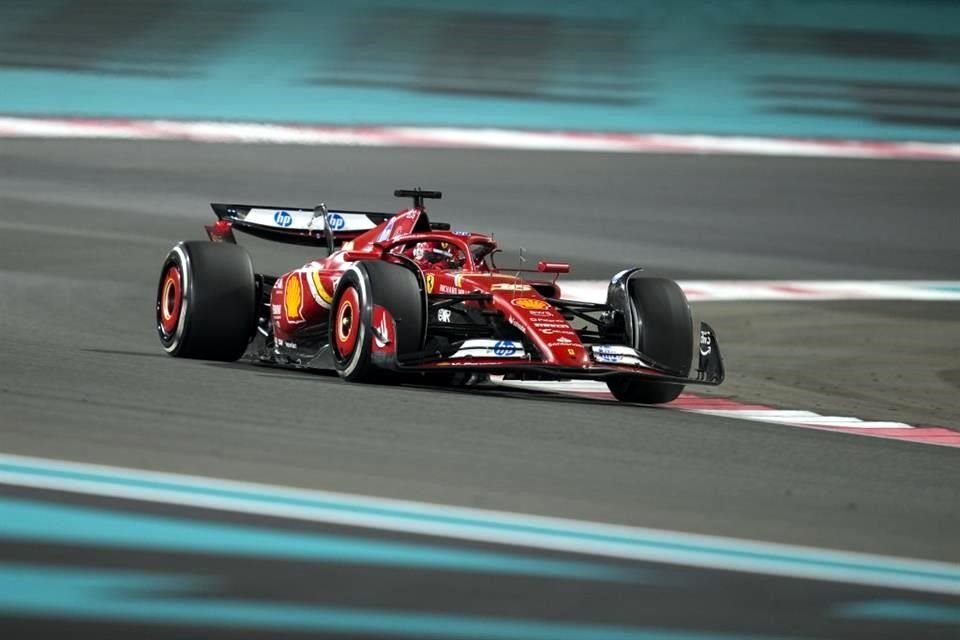 Charles Leclerc no pudo darle alcance a su compañero de equipo y tuvo que conformarse con el tercer puesto en Abu Dhabi.