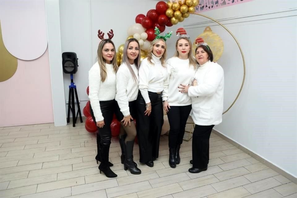 Griselda Candia, Nora de Álvarez, Candy de Guajardo, Ivonne Guizar y Elena de Guizar