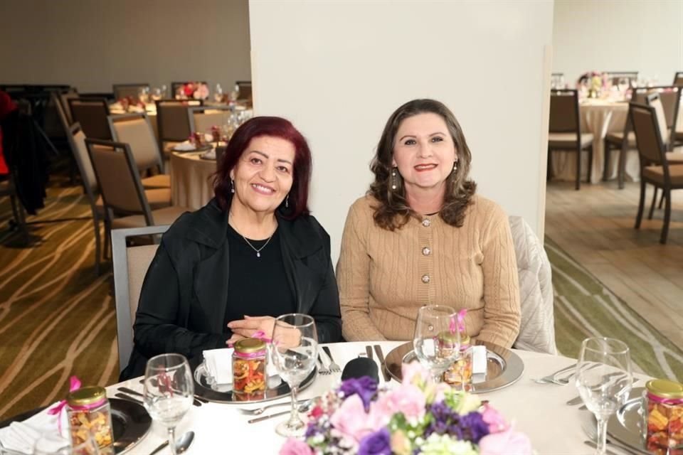 Cristina del Río y Diana Perla González