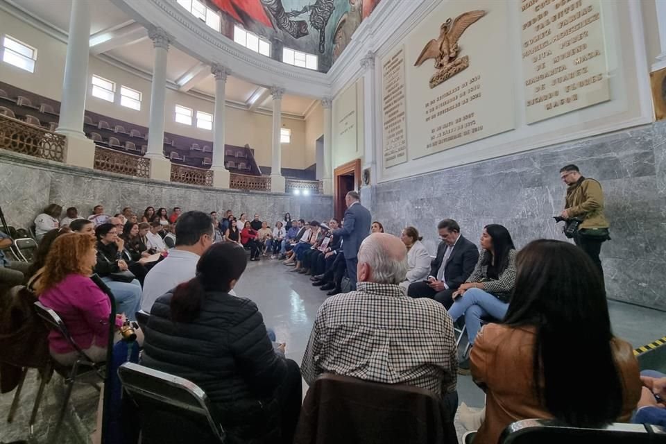 Primera reunión oficial entre colectivos de familiares de personas desaparecidas y el Gobernador Pablo Lemus.