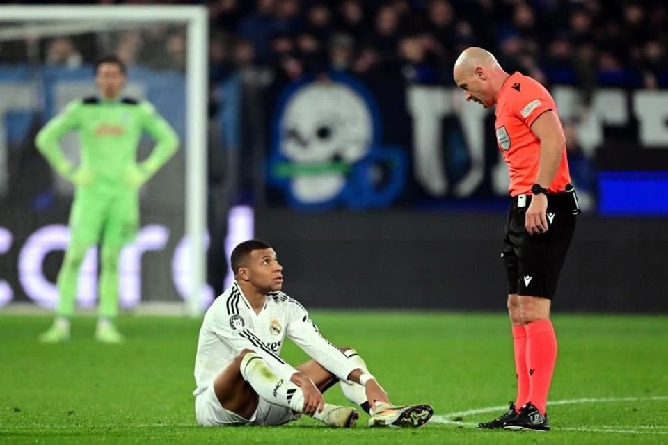 Mbappé anotó, pero salió lesionado.