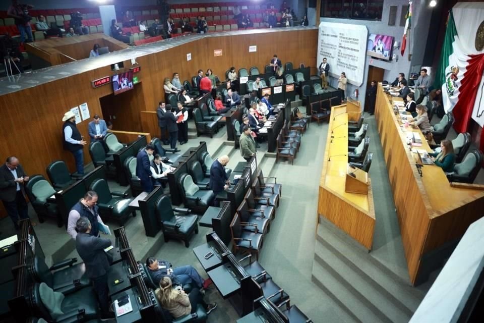 Acusan especialistas en materia tributaria que iniciativa aumenta facultades del Gobierno para fiscalizar al ciudadano.