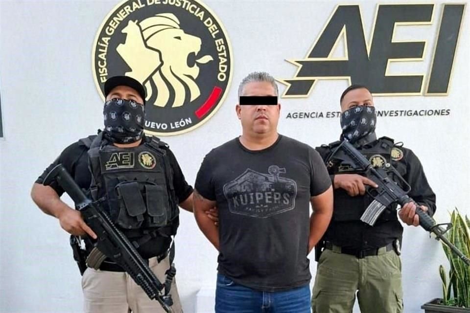 Un custodio y un ex compañero de una empresa de transporte de valores son detenidos al ser acusados del robo de 4 millones de pesos.